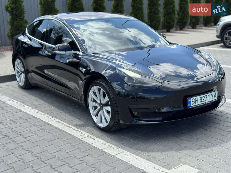 Седан Tesla Model 3 2018 в Одесі