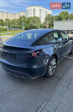 Седан Tesla Model 3 2024 в 