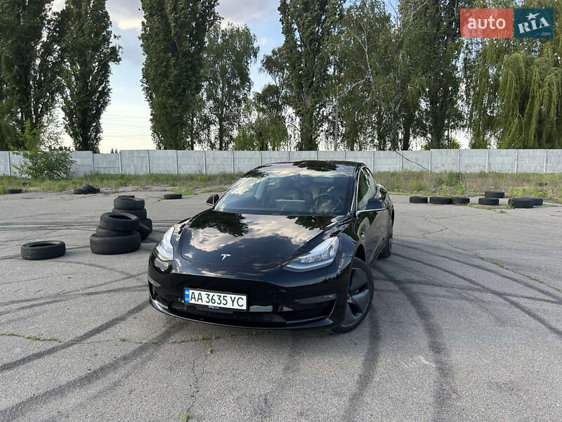 Седан Tesla Model 3 2018 в Киеве