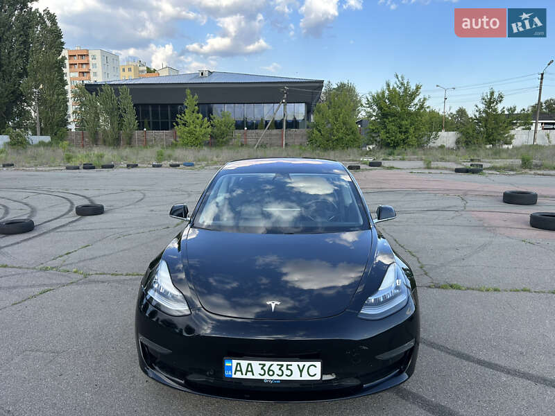 Седан Tesla Model 3 2018 в Киеве