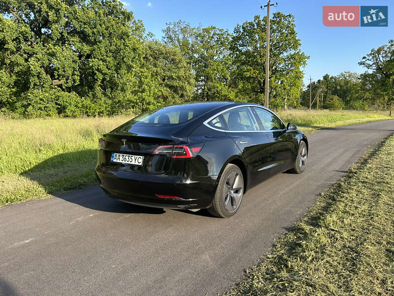 Седан Tesla Model 3 2018 в Киеве