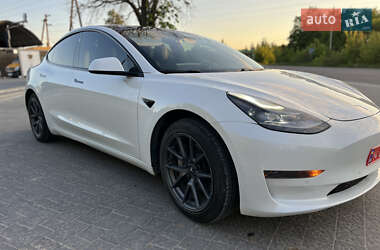Седан Tesla Model 3 2021 в 