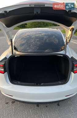 Седан Tesla Model 3 2021 в 