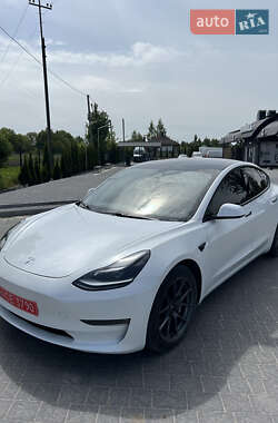 Седан Tesla Model 3 2021 в 