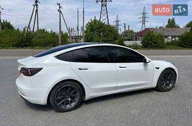 Седан Tesla Model 3 2021 в 