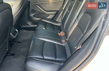 Седан Tesla Model 3 2021 в 