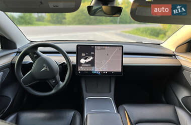 Седан Tesla Model 3 2021 в 