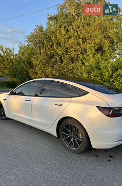 Седан Tesla Model 3 2021 в 