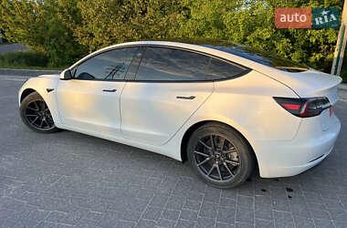 Седан Tesla Model 3 2021 в 