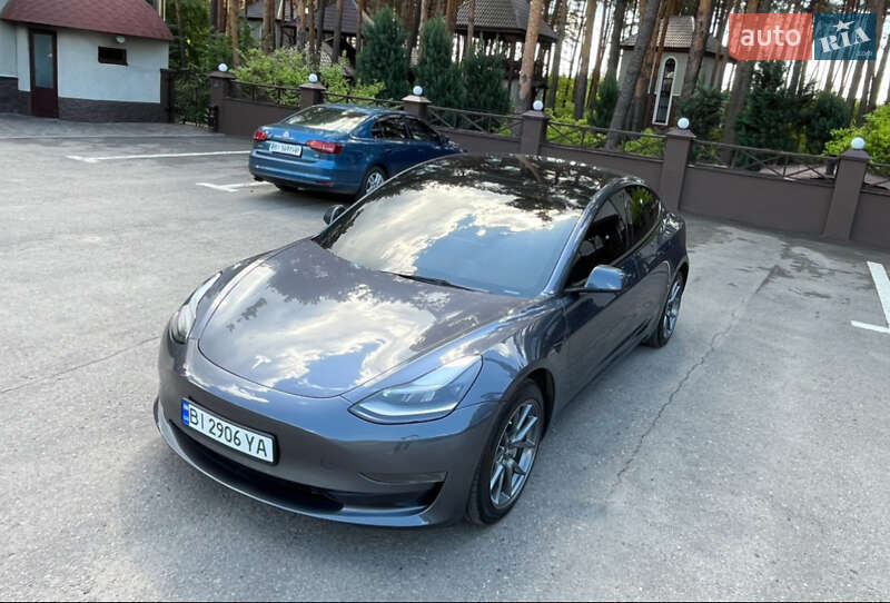 Седан Tesla Model 3 2023 в Полтаві