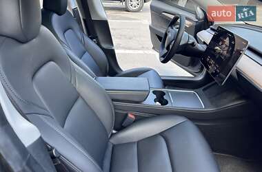 Седан Tesla Model 3 2023 в 
