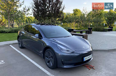 Седан Tesla Model 3 2022 в Киеве