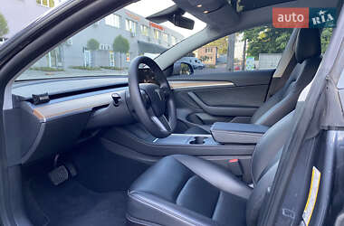 Седан Tesla Model 3 2022 в 