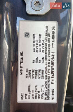 Седан Tesla Model 3 2022 в 