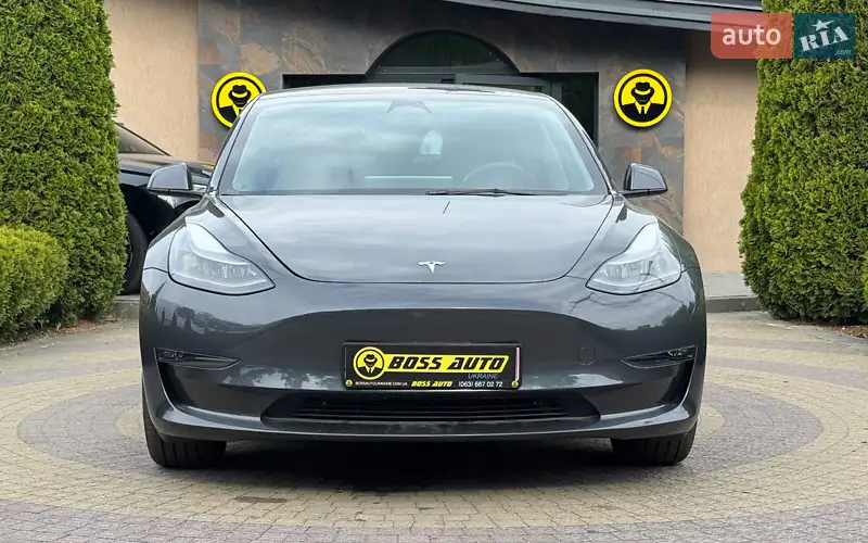 Седан Tesla Model 3 2023 в 