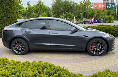 Седан Tesla Model 3 2023 в 