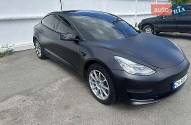 Седан Tesla Model 3 2021 в Звенигородке