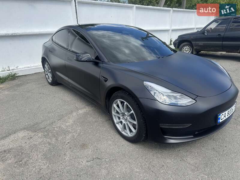 Седан Tesla Model 3 2021 в Звенигородке