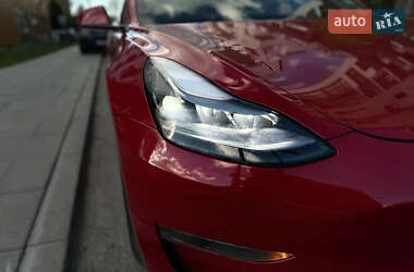 Седан Tesla Model 3 2021 в 