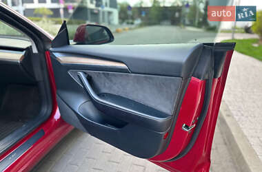 Седан Tesla Model 3 2021 в 