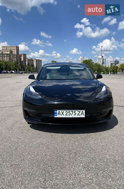 Седан Tesla Model 3 2021 в 