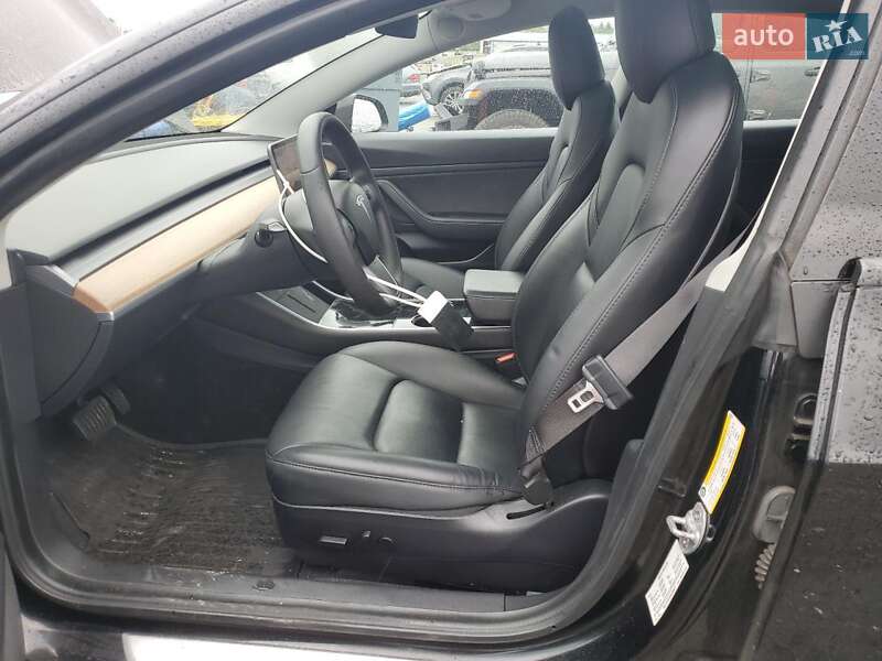 Седан Tesla Model 3 2020 в Львове