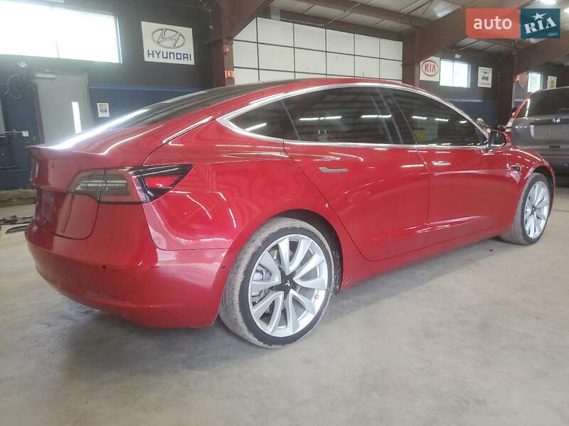 Седан Tesla Model 3 2019 в Львове