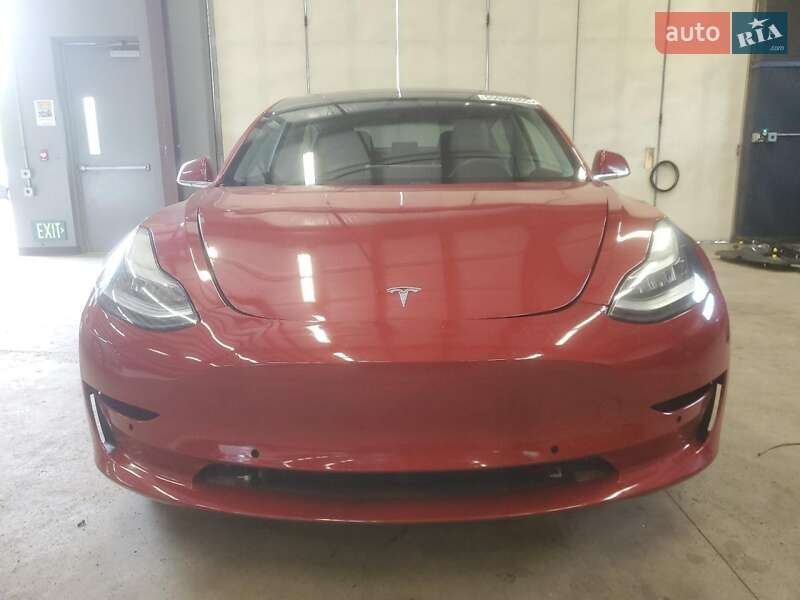 Седан Tesla Model 3 2019 в Львове