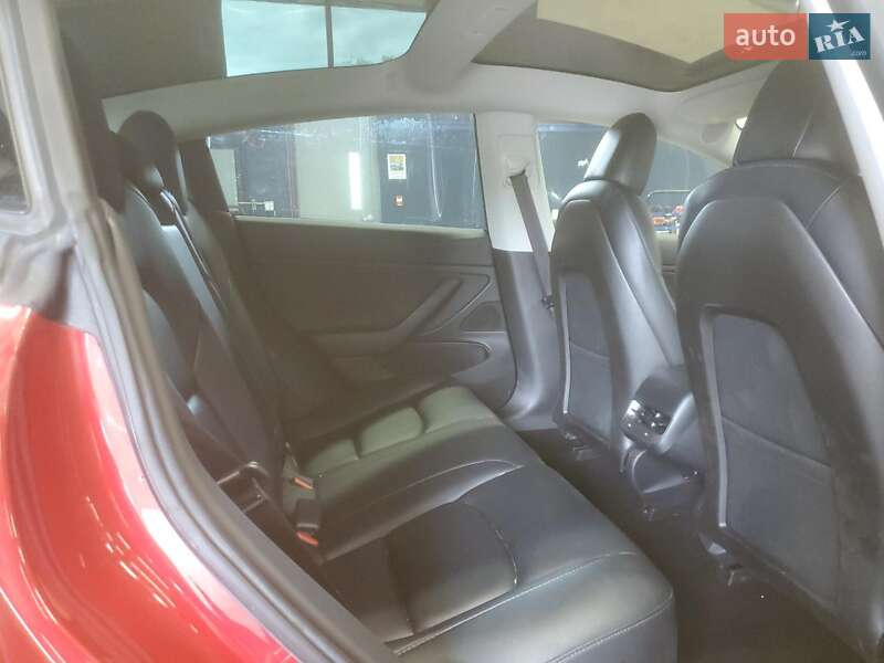 Седан Tesla Model 3 2019 в Львове