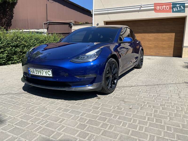 Седан Tesla Model 3 2018 в Одесі