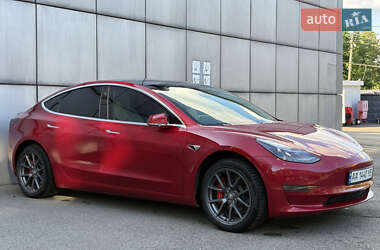 Седан Tesla Model 3 2020 в 