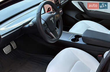 Седан Tesla Model 3 2020 в 
