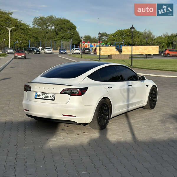 Седан Tesla Model 3 2022 в Измаиле