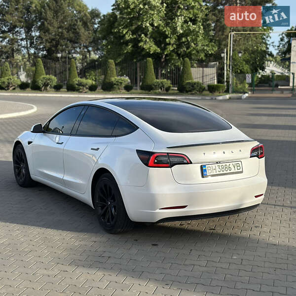 Седан Tesla Model 3 2022 в Измаиле