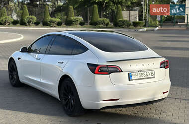 Седан Tesla Model 3 2022 в 