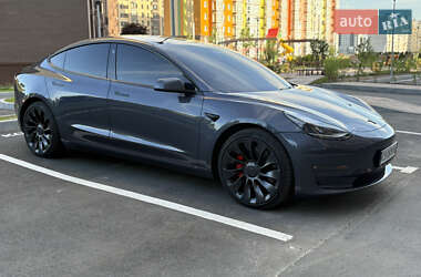 Седан Tesla Model 3 2022 в 