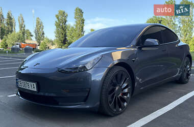 Седан Tesla Model 3 2022 в 