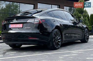 Седан Tesla Model 3 2021 в 