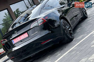 Седан Tesla Model 3 2021 в 