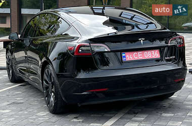Седан Tesla Model 3 2021 в 