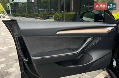 Седан Tesla Model 3 2021 в 