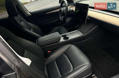 Седан Tesla Model 3 2021 в 