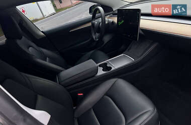 Седан Tesla Model 3 2021 в 