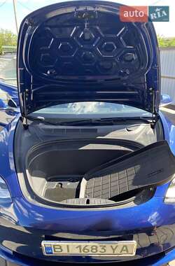 Седан Tesla Model 3 2019 в 