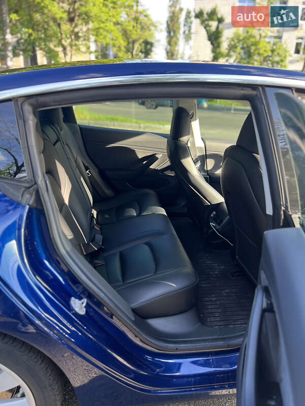 Седан Tesla Model 3 2019 в Киеве