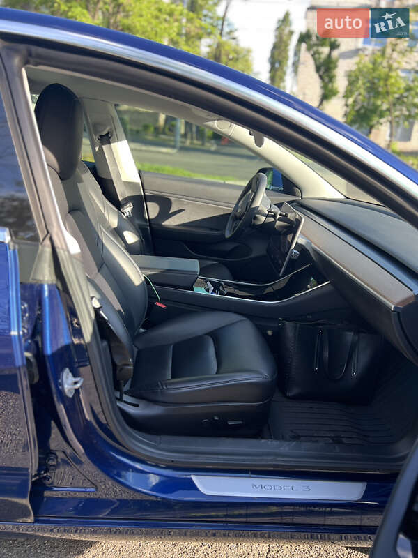 Седан Tesla Model 3 2019 в Киеве