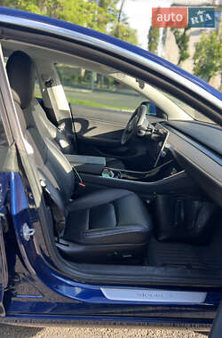 Седан Tesla Model 3 2019 в 