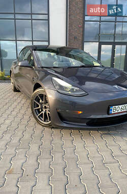 Седан Tesla Model 3 2022 в 