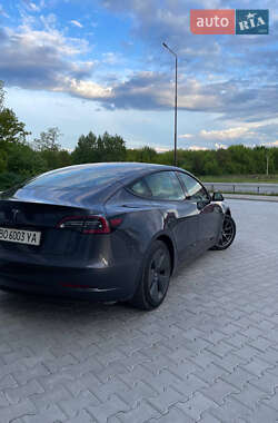Седан Tesla Model 3 2022 в 