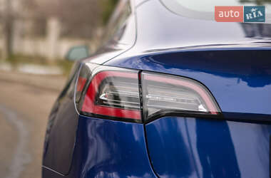 Седан Tesla Model 3 2022 в 